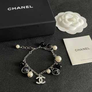 CHANEL Isadora Pearl Charm Bracelet